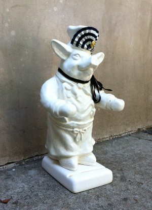 white ceramic pig cook