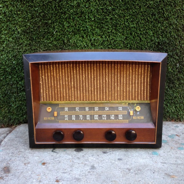 rca victor large vintage radio (works)