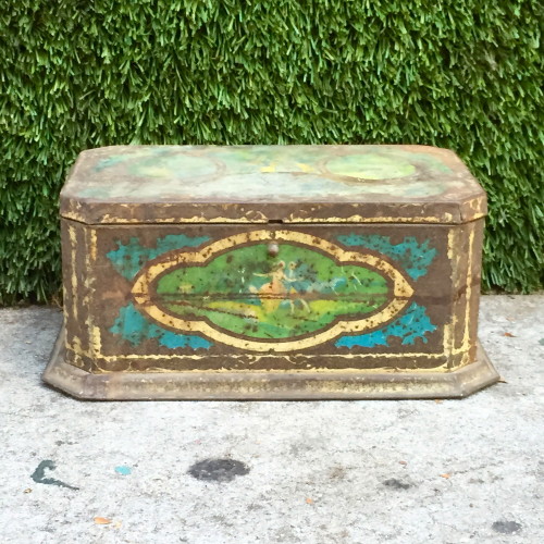 small vintage rusted box