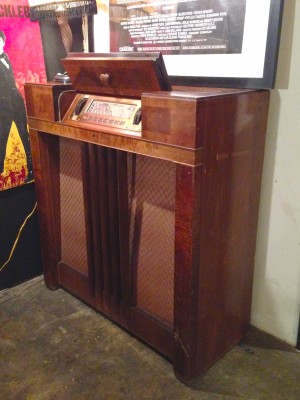 awesome vintage radio
